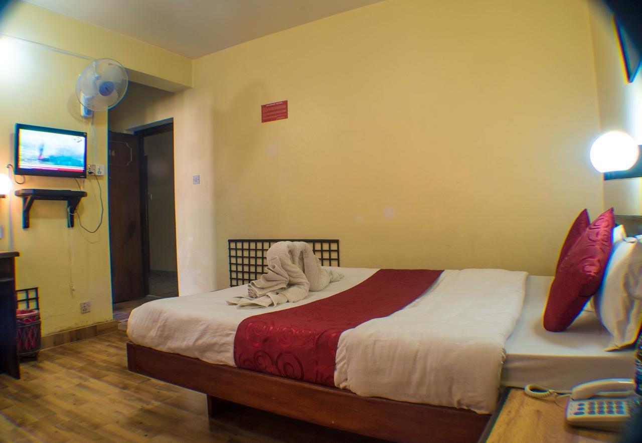 Hotel Meera Pokhara Exterior photo